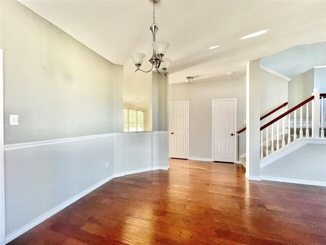 Building Photo - 2211 Savannah Dr