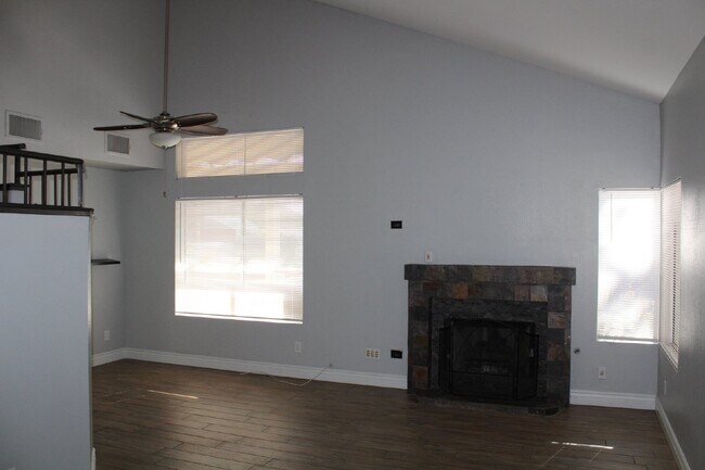 Foto del edificio - Two story Beauty in Las Vegas - 3 bedroom ...