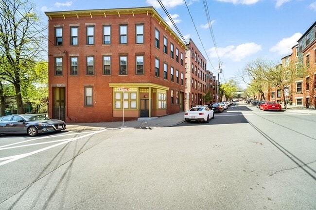 Building Photo - 26 Beacon St