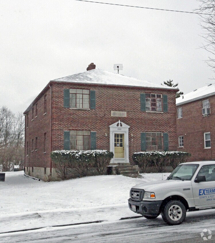 Foto del edificio - 222 Basswood Ave