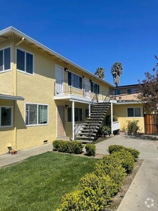 Building Photo - 3147 Williamsburg Dr
