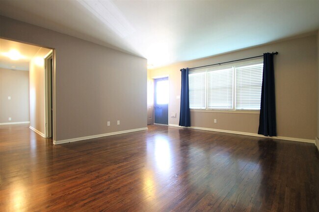 Foto del edificio - Beautiful and Spacious 3 Bedroom / 2 Bath ...