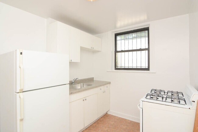 Foto del edificio - 2520 N Kedzie Blvd