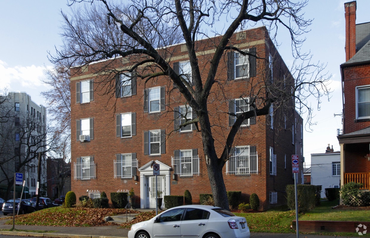 Building Photo - 370 S Highland Ave