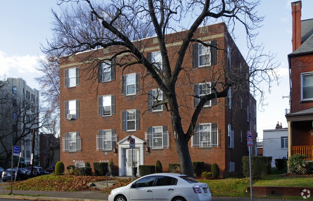 Foto del edificio - 370 S Highland Ave
