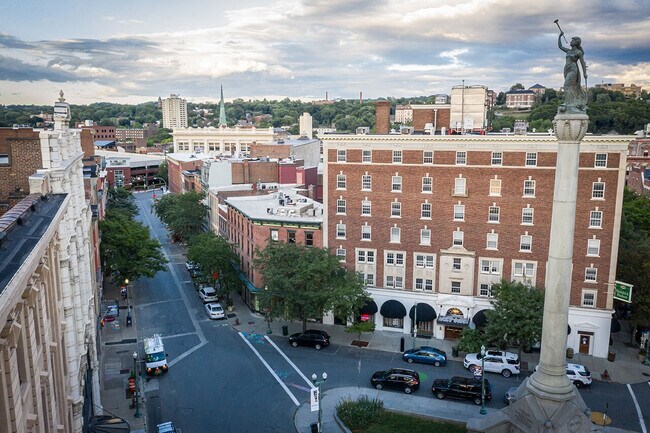 Foto del edificio - Hendrick Hudson