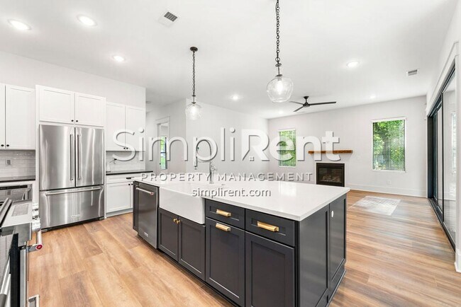 Foto del edificio - New 4/3 Home in East Point - 1st month fre...