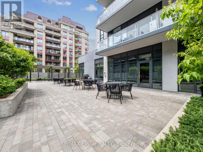 Building Photo - 621-621 Sheppard Ave E