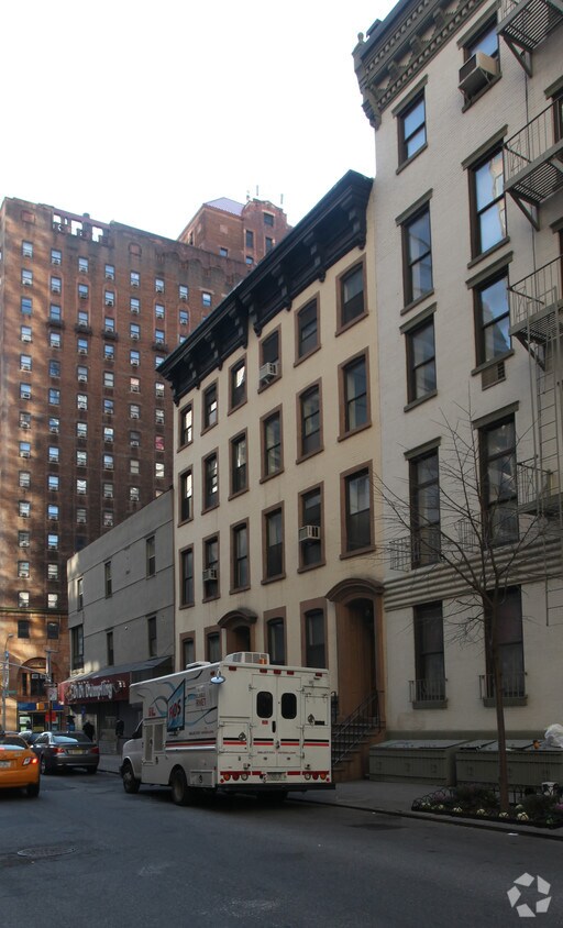 Building Photo - 132-134 E 24th St