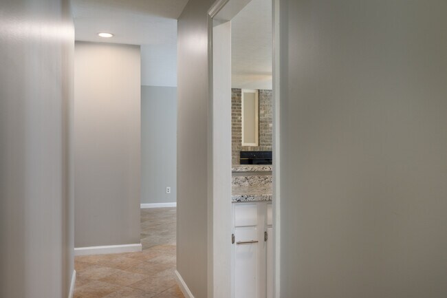 Foto del edificio - 606 Hilliard Dr