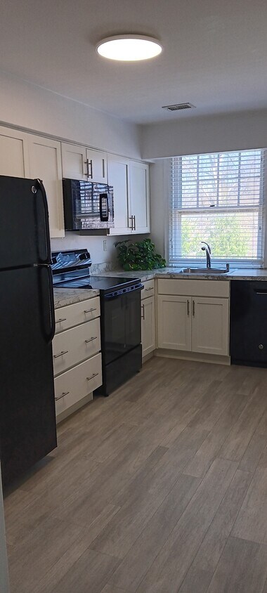 Foto principal - 500 E Lancaster Ave
