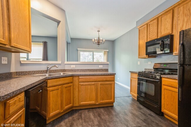 Building Photo - 1425 Yellowstone Dr
