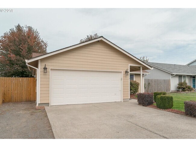 Building Photo - Great Home w/ 3 Bed and 2 Bath in Friendly...