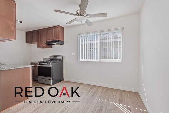 Foto del edificio - Peaceful and Roomy, Recently Remodeled One...