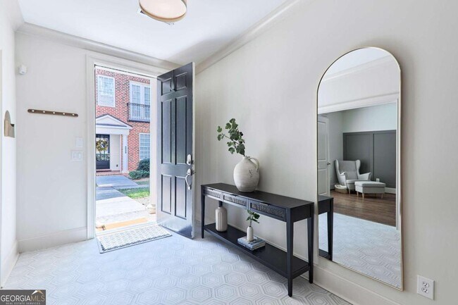Foto del edificio - 845 Lullwater Park Ln