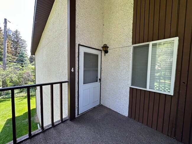 Building Photo - 1445 Vega Cir