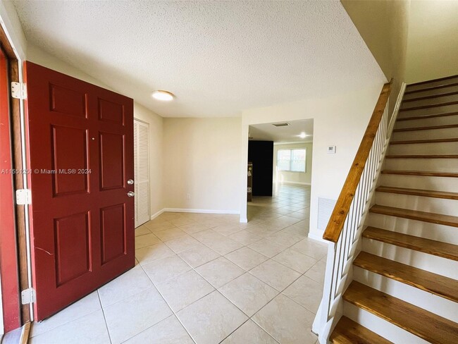 Building Photo - 327 Gulfstream Rd