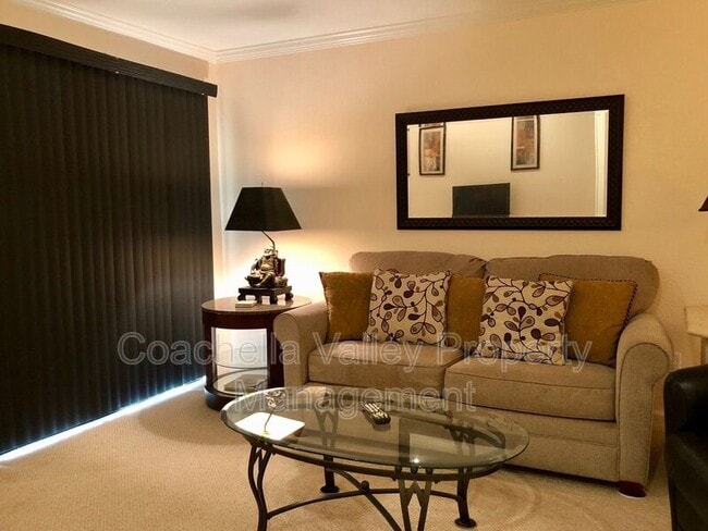 Foto del edificio - 701 Los Felices Cir W