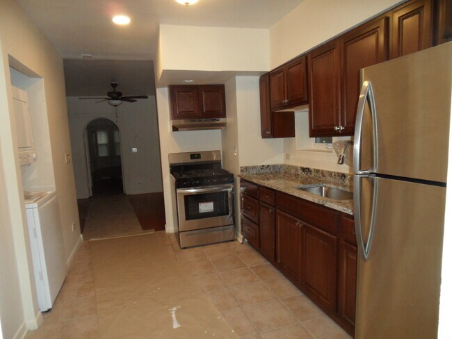 Foto del edificio - 2033 W Morse Ave