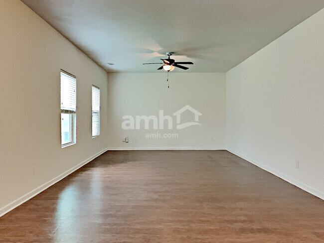 Foto del edificio - 350 Scotland Dr