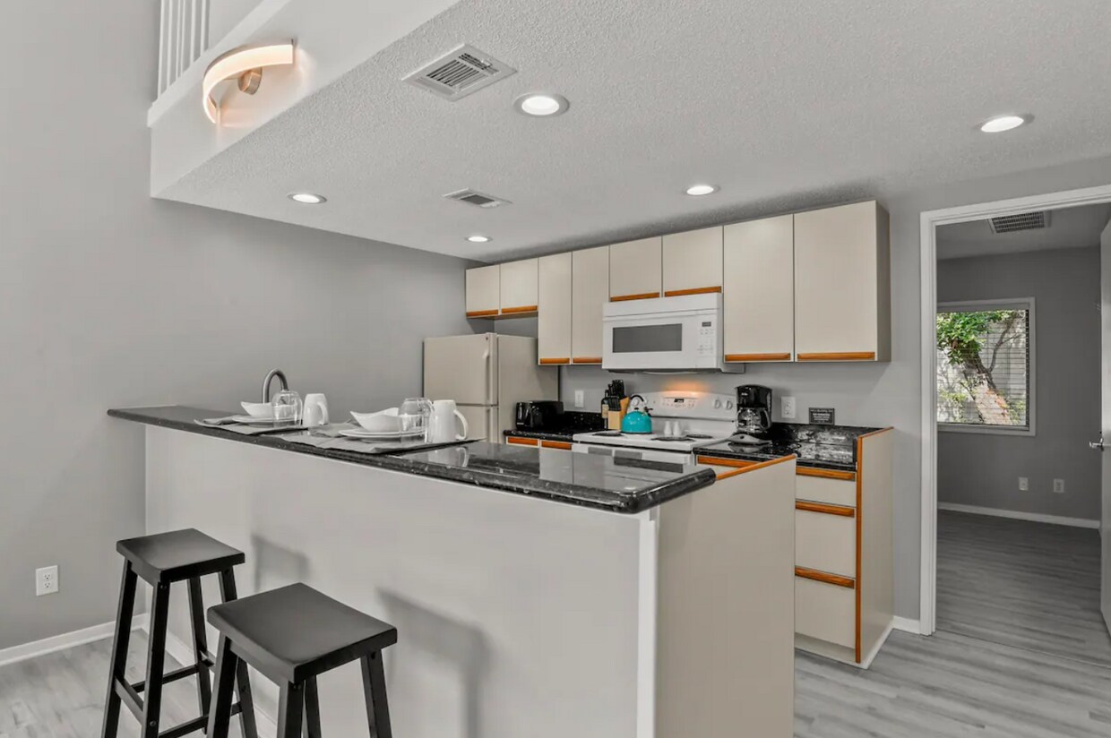 Foto principal - 828 Oakleigh Ave