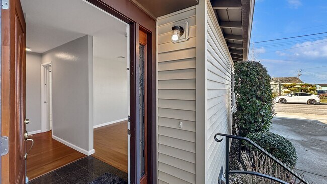 Foto del edificio - Coastal Comfort & Entertainer’s Retreat in Marina Faire