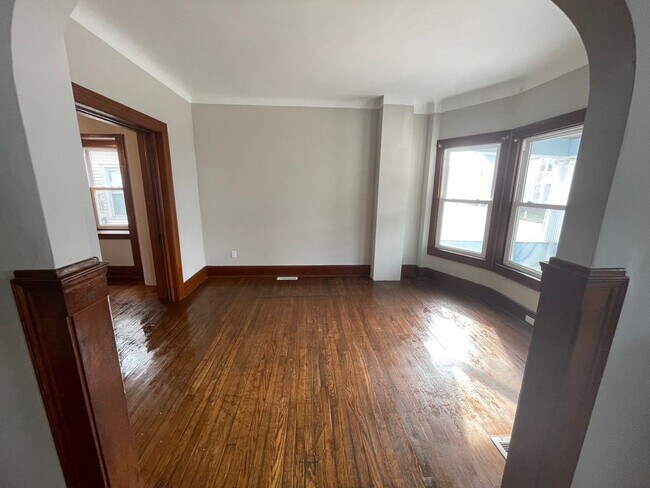 Building Photo - 1437 W 85th St
