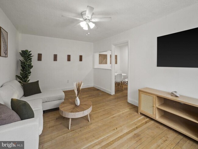 Foto del edificio - 10 Danbury St SE
