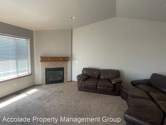 Building Photo - 4 br, 2 bath House - 208 West Hailey Court