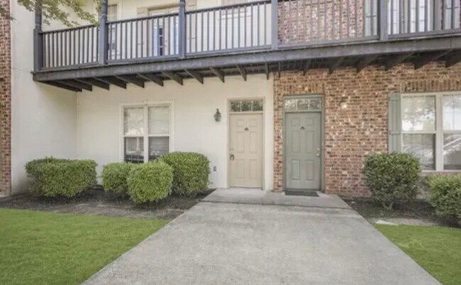 Foto del edificio - 10600 Lakes Blvd