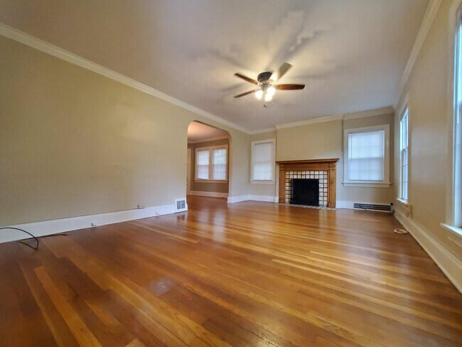 Building Photo - 3568 Ingleside Rd