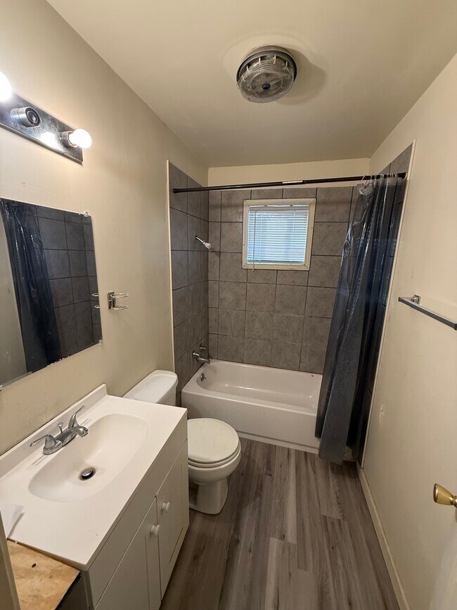 Foto del edificio - 2112 14th Ave N