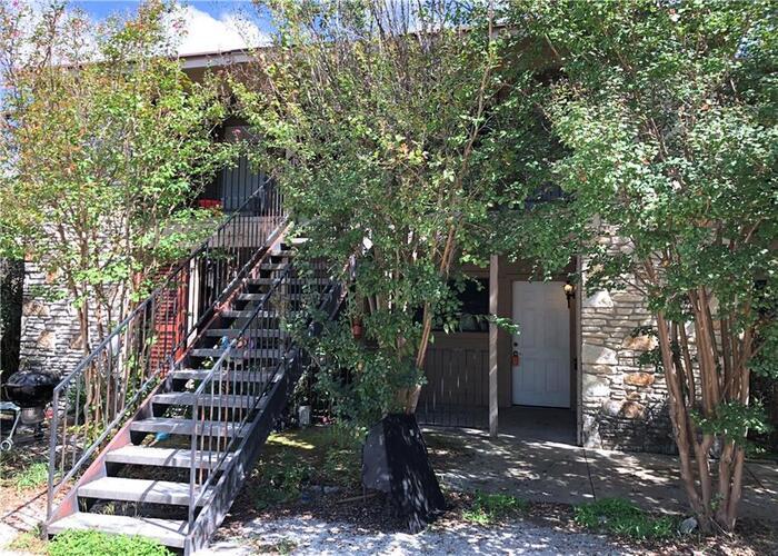 Primary Photo - 7001 Oak Meadow Cir