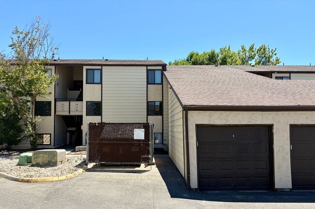 Building Photo - Meadow Springs Golf Course Views! 2 bed, 2 ba with Balcony!