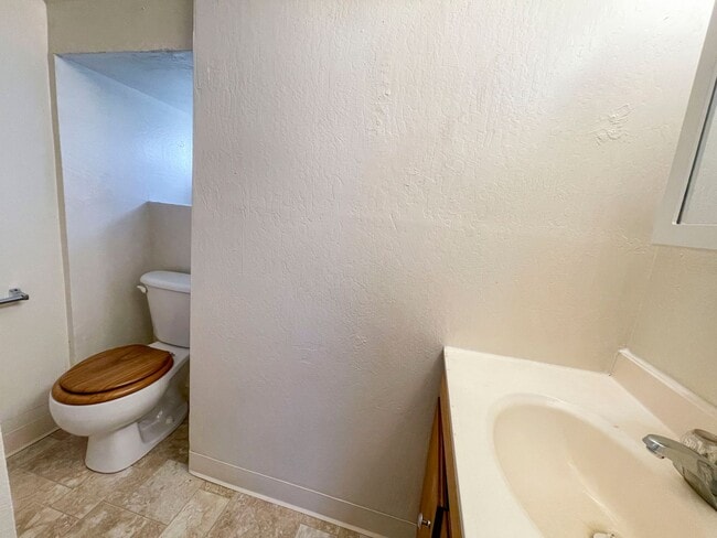 Building Photo - 1324 Summer St