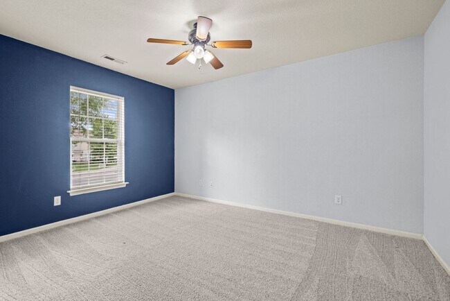 Building Photo - Beautifully Maintained 3-Bedroom Townhome with Bonus Room in Desirable Community