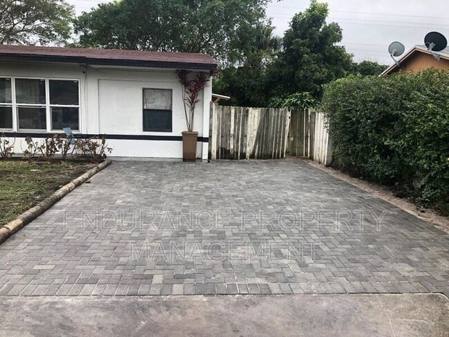 Building Photo - 1143 W 23rd St