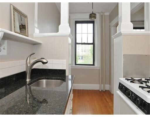Building Photo - 114 Riverway