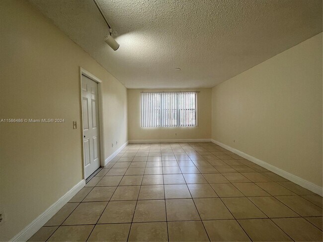Foto del edificio - 4441 W McNab Rd