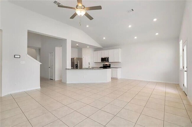 Building Photo - 541 Palmilla St