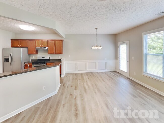 Foto del edificio - 8129 Brookbend Dr
