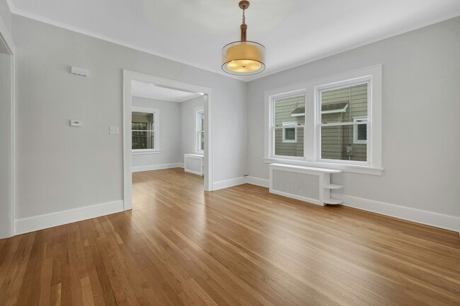 Building Photo - 5 Gates Ave