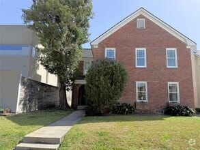 Building Photo - 2311 Wroxton Rd