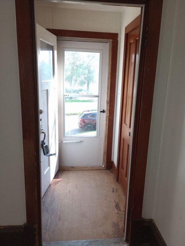 Foto del edificio - $1,200 Deposit $1,200 Rent