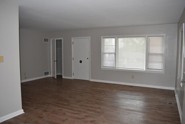 Foto del edificio - 260 W Vineland Rd
