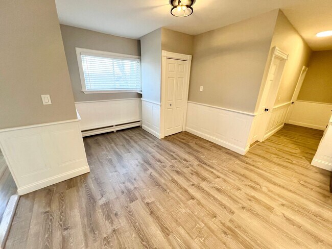 Foto del edificio - NEWLY RENOVATED 3 BEDROOM PENTHOUSE CONDO ...