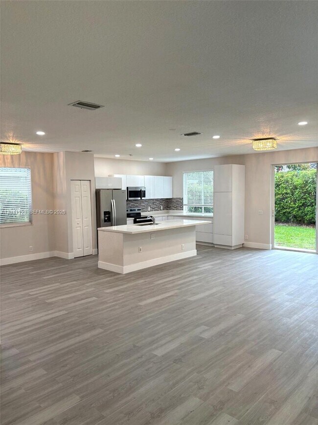 Foto del edificio - 1528 Salerno Cir