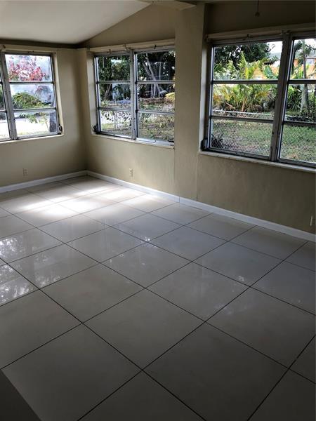 Foto del edificio - 2129 Monroe Ter