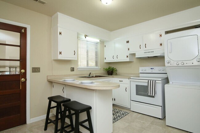 Foto del edificio - Chapel Hill/2BR Brookside Condo