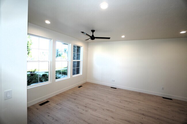 Foto del edificio - 1333 N Webb Wy